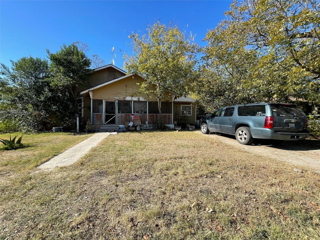 1617 6th Street, Brownwood, TX 76801