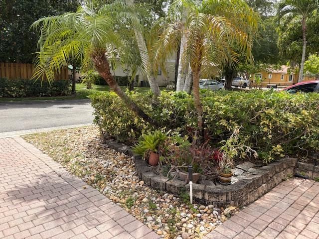 9711 NW 2nd Street, Coral Springs, FL 33071