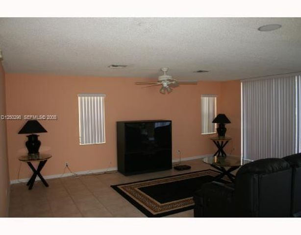 9711 NW 2nd Street, Coral Springs, FL 33071