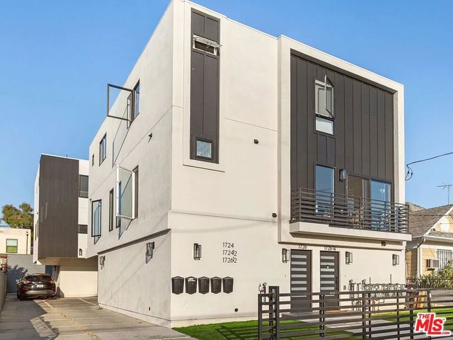 1726 Menlo Avenue 1, Los Angeles, CA 90006