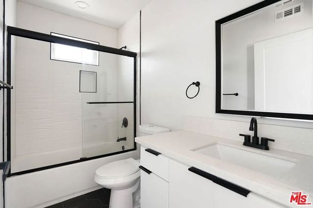 1726 Menlo Avenue 1, Los Angeles, CA 90006