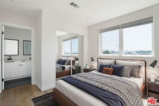 1726 Menlo Avenue 1, Los Angeles, CA 90006