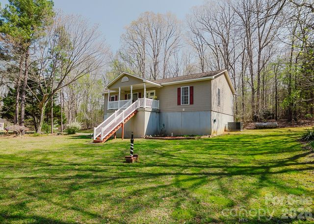 634 E Swannanoa Avenue, Liberty, NC 27298