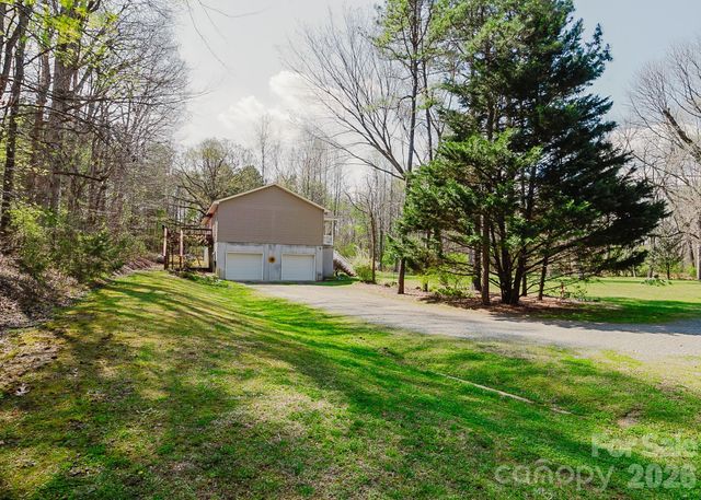 634 E Swannanoa Avenue, Liberty, NC 27298