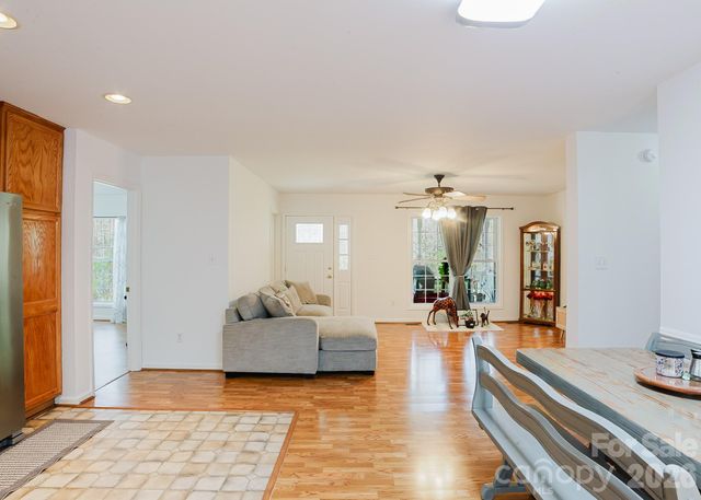 634 E Swannanoa Avenue, Liberty, NC 27298
