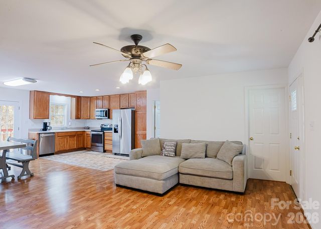 634 E Swannanoa Avenue, Liberty, NC 27298