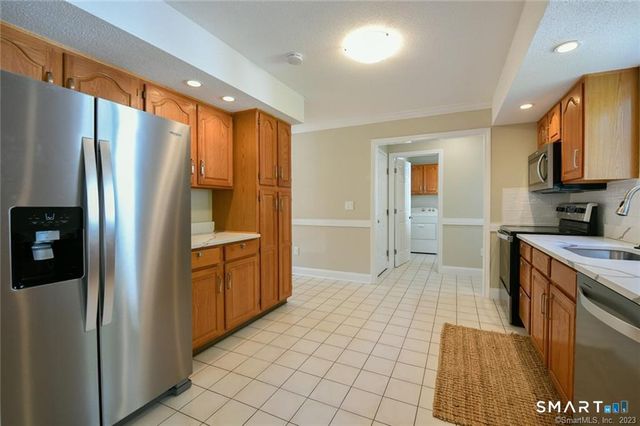 16 Harold Road 16, Farmington, CT 06032