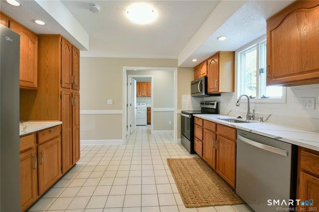 16 Harold Road 16, Farmington, CT 06032
