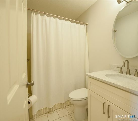 16 Harold Road 16, Farmington, CT 06032