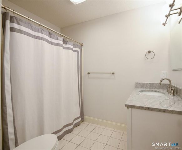 16 Harold Road 16, Farmington, CT 06032