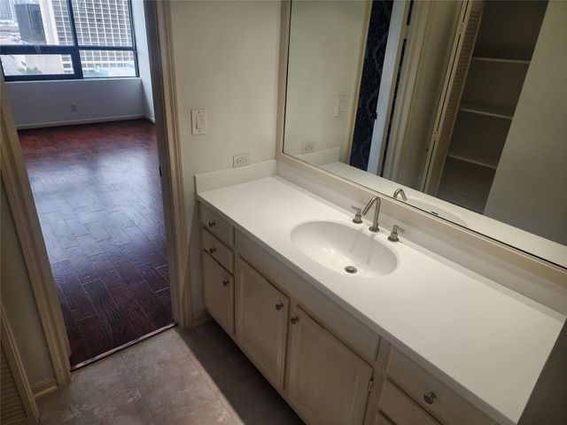 5150 Hidalgo Street 1403, Houston, TX 77056