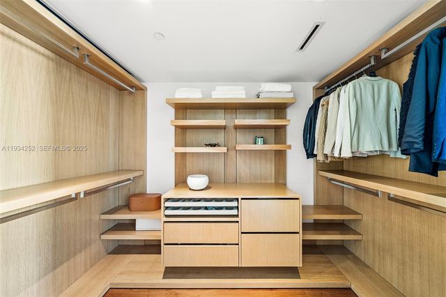 1643 Brickell Ave 2304, Miami, FL 33129