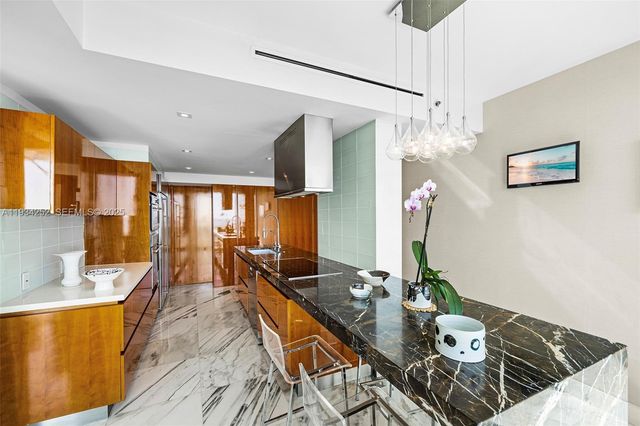 1643 Brickell Ave 2304, Miami, FL 33129