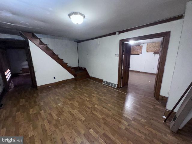 33 MAIN ST, Pennsville, NJ 08070
