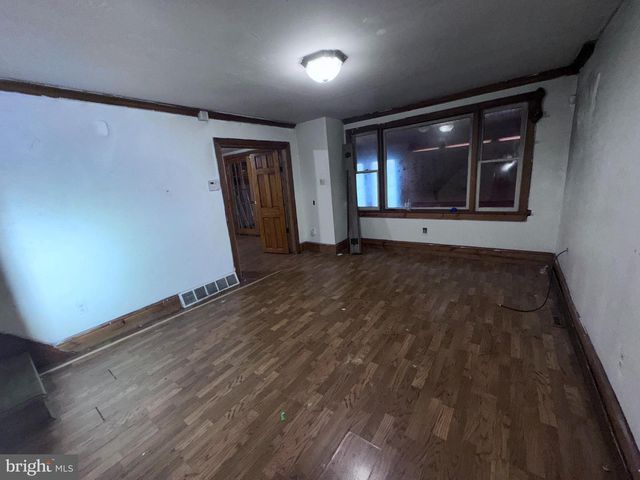 33 MAIN ST, Pennsville, NJ 08070