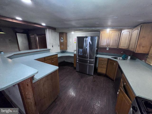 33 MAIN ST, Pennsville, NJ 08070