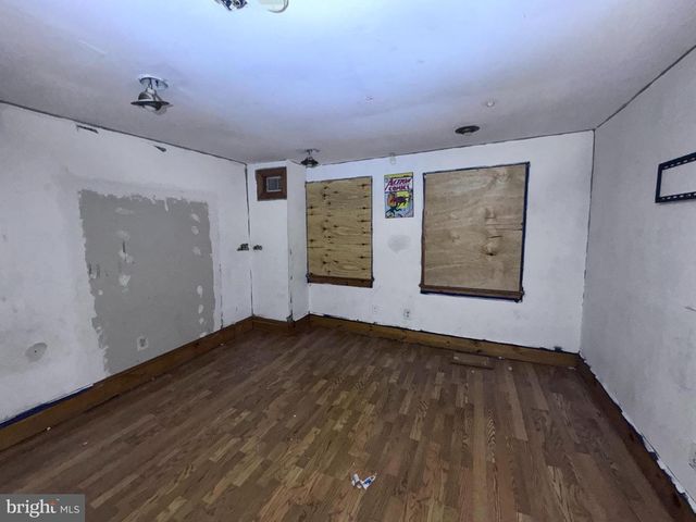 33 MAIN ST, Pennsville, NJ 08070