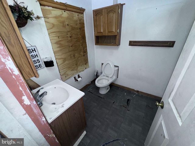 33 MAIN ST, Pennsville, NJ 08070