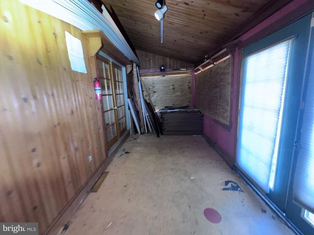 33 MAIN ST, Pennsville, NJ 08070