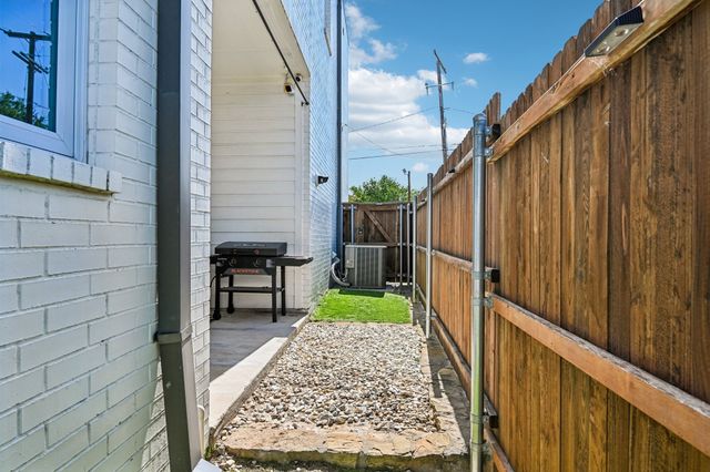 322 Templeton Drive, Fort Worth, TX 76107
