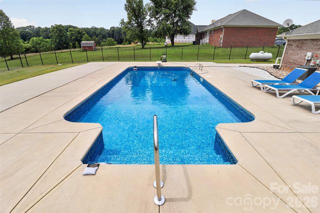 2823 Gourdvine Drive, Marshville, NC 28103