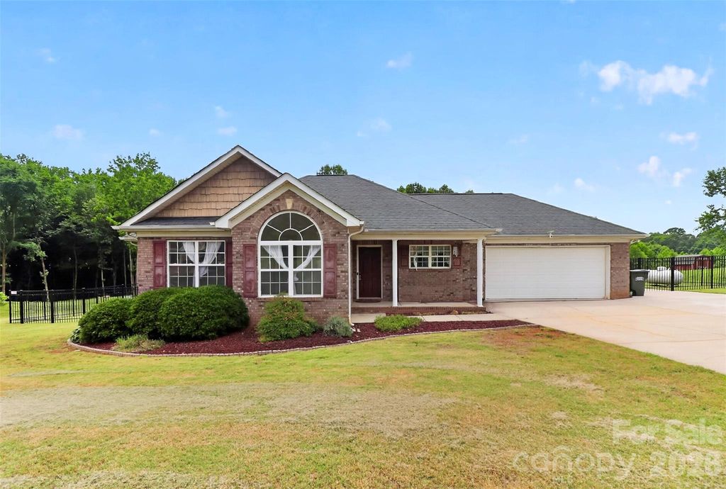 2823 Gourdvine Drive, Marshville, NC 28103