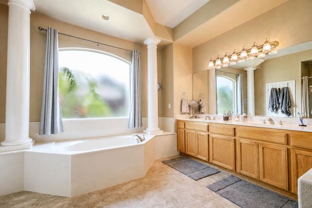 503 Franklin Ln, Ripon, CA 95366