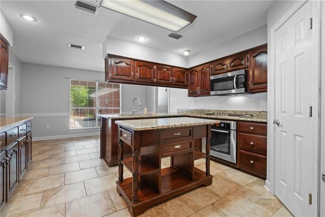 8500 Vintage Woods Drive, Mobile, AL 36619