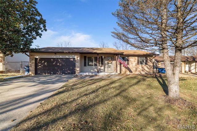 4677 Onondaga Trail, St Charles, MO 63304