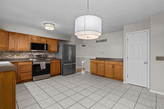 4677 Onondaga Trail, St Charles, MO 63304