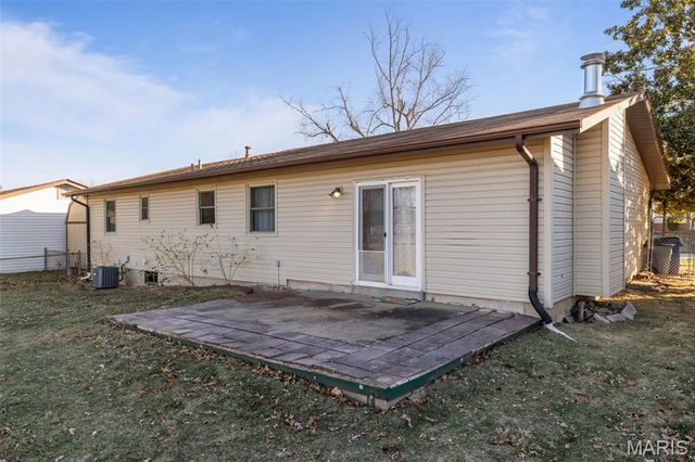 4677 Onondaga Trail, St Charles, MO 63304