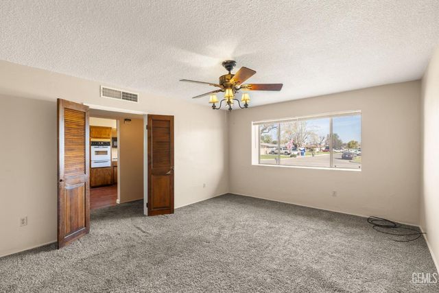 10801 Baron Avenue, Bakersfield, CA 93312