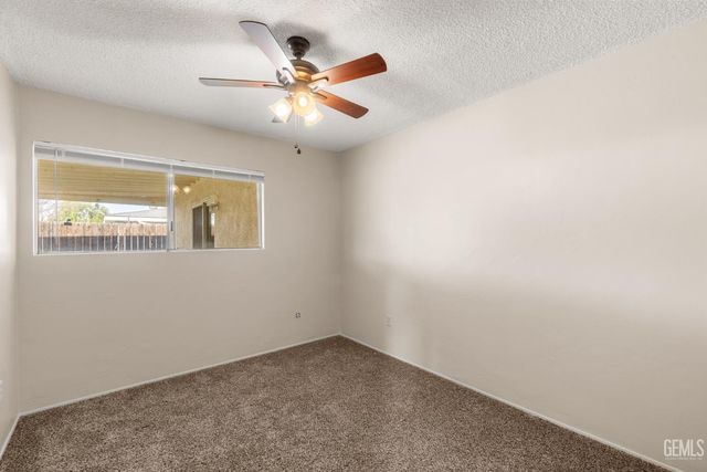 10801 Baron Avenue, Bakersfield, CA 93312