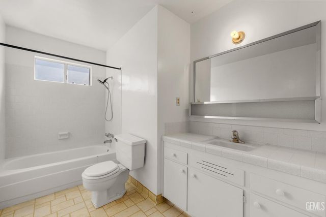 10801 Baron Avenue, Bakersfield, CA 93312