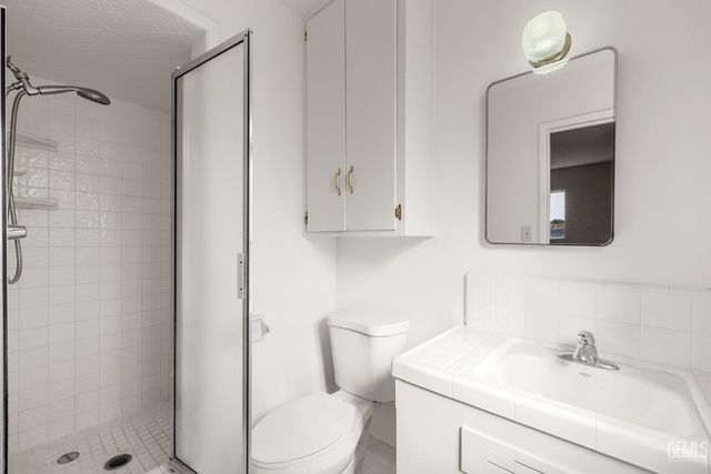 10801 Baron Avenue, Bakersfield, CA 93312