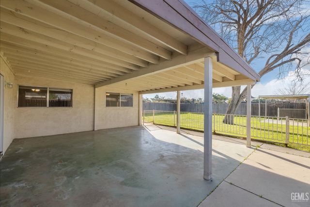 10801 Baron Avenue, Bakersfield, CA 93312