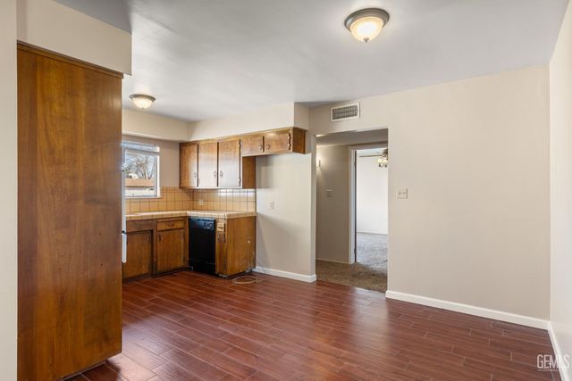 10801 Baron Avenue, Bakersfield, CA 93312