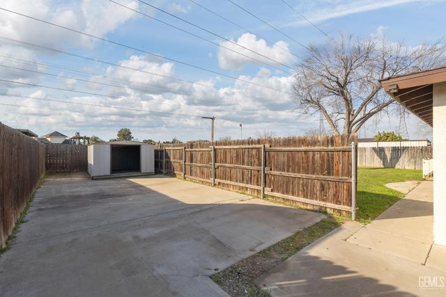 10801 Baron Avenue, Bakersfield, CA 93312