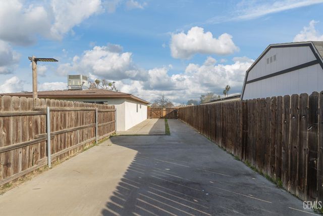 10801 Baron Avenue, Bakersfield, CA 93312