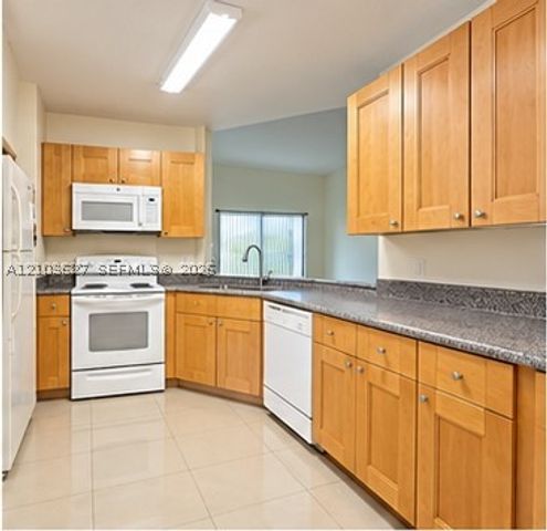 3445 NW 44th St 201, Oakland Park, FL 33309