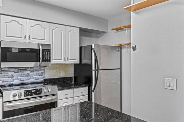 4056 Warwick Boulevard 3, Kansas City, MO 64111