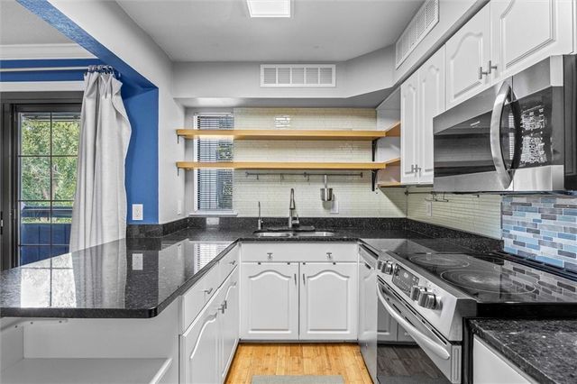 4056 Warwick Boulevard 3, Kansas City, MO 64111