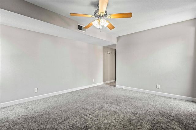 4056 Warwick Boulevard 3, Kansas City, MO 64111