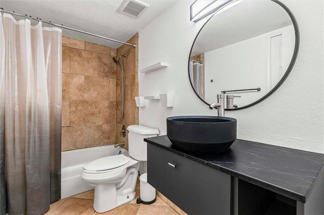 4056 Warwick Boulevard 3, Kansas City, MO 64111