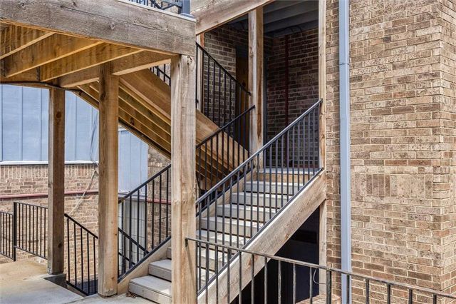 4056 Warwick Boulevard 3, Kansas City, MO 64111