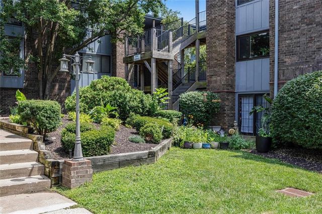 4056 Warwick Boulevard 3, Kansas City, MO 64111