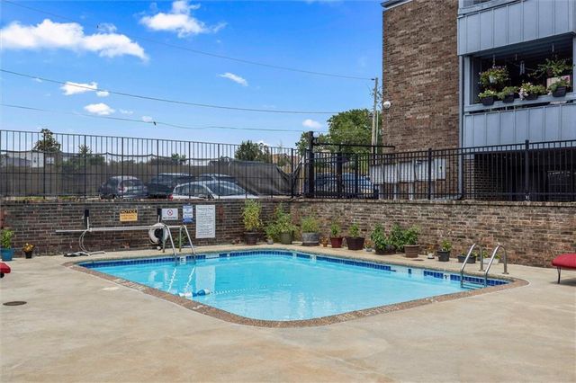 4056 Warwick Boulevard 3, Kansas City, MO 64111