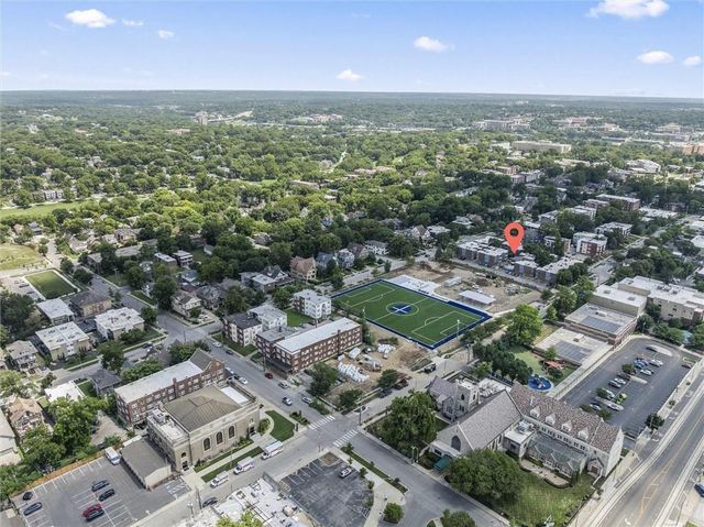 4056 Warwick Boulevard 3, Kansas City, MO 64111
