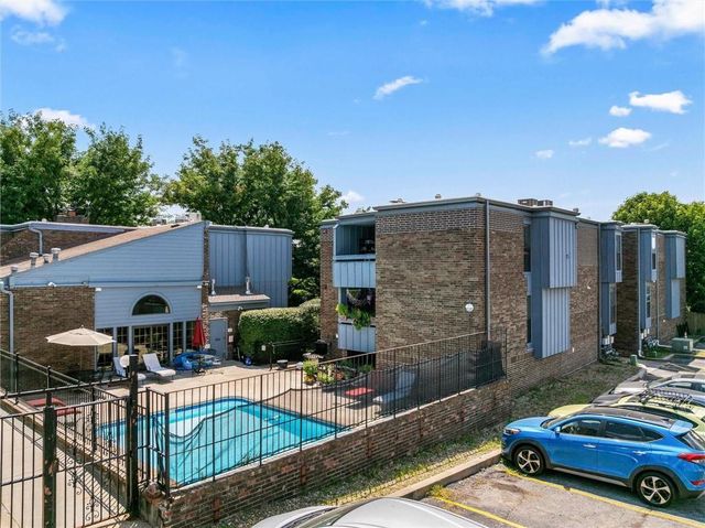 4056 Warwick Boulevard 3, Kansas City, MO 64111