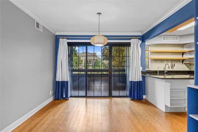 4056 Warwick Boulevard 3, Kansas City, MO 64111
